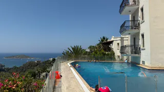 Почему необходимо спускать воду в унитазе сразу после заселения в отель: Горничная рассказала секрет - сейчас делаю только так