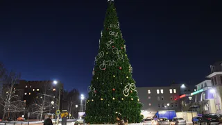 Весна, друзья! В Нижнекамске демонтируют елочные конструкции и скульптуры