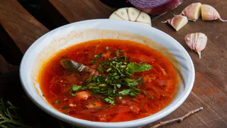 Три неожиданные добавки в борщ: при помощи их блюдо получится в разы вкуснее