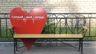 Новый проект: мэр Нижнекамска поручил установить в городе креативные скамейки