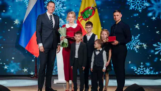 «Заслуженно — да. Но жить на что?»: рязанцы поддержали награждения, напомнив о зарплатах