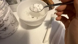 Добавляю всего ложку в шампунь — и волосы как после ламинирования: блестящие, гладкие и мягкие — а стоит копейки