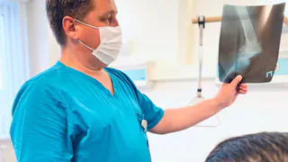 Уникальная операция: в Татарстане пациенту пришили почти оторванную стопу