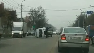 Еще одна: в Рязани перевернулась скорая