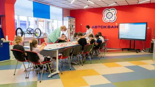 Фоторепортаж: веселые мастер-классы и уроки о правилах дорожного движения в «Кванториуме»