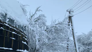 В мкр. Ласточкино гнездо ведется монтаж уличных светильников