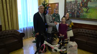 Фарид Мухаметшин исполнил новогодние желания детей из казанской семьи

