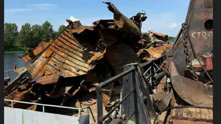 Из Оки в Рязанской области вытащили фрагмент  баржи весом около 50 тонн