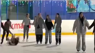 Коньком по руке: девушка год бьётся за справедливость после травмы на татарстанском катке