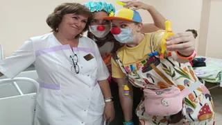 Маленьких пациентов онкоотделения во Владимире навестил «клоунский патруль» из Воронежа