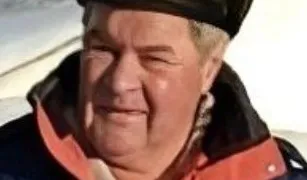 В Магнитогорске пропал 69-летний полный мужчина в сером трико