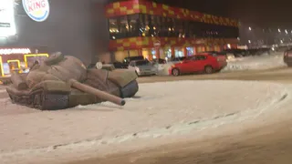 Пьяные жители Коми повредили надувной танк