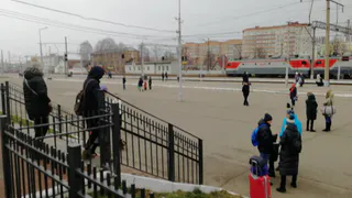 Горожанка просит вернуть лавочки на перрон вокзала Рязань-2