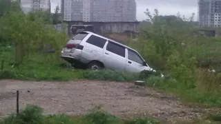 Народное фото – мастер-класс по парковке на зеленой зоне