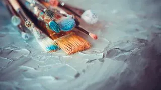 У старушки в доме обнаружили картину за 65 миллионов рублей