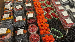 Эта ягода — самая вредная: а мы едим ее, покупаем как деликатес, еще и детей заставляем есть