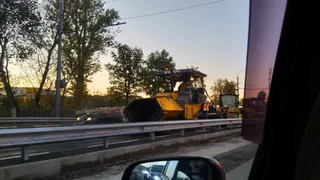 На Первомайском мосту в Брянске начали укладывать новый асфальт