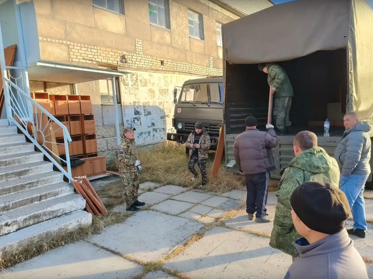 Гуманитарная помощь отправилась из Магнитогорска: мебель для полевых госпиталей на передовой