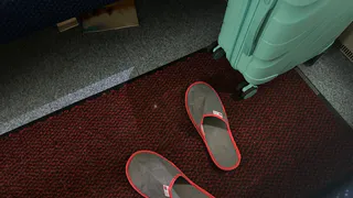 Съездила в Крым на поезде: как я почти лишилась сна из-за тапочек соседа по вагону - случится может с каждым