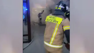 В Рязани пожар в двух торговых павильонах попал на видео