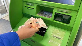 Теперь будет запрещено: в России с 12 мая вводятся новые правила на снятие наличных с банковских карт - чего ждать пользователям
