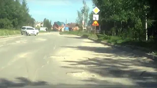 “Отличные ямы” - рязанцы сняли видео плохой дороги на улице Шереметьевская