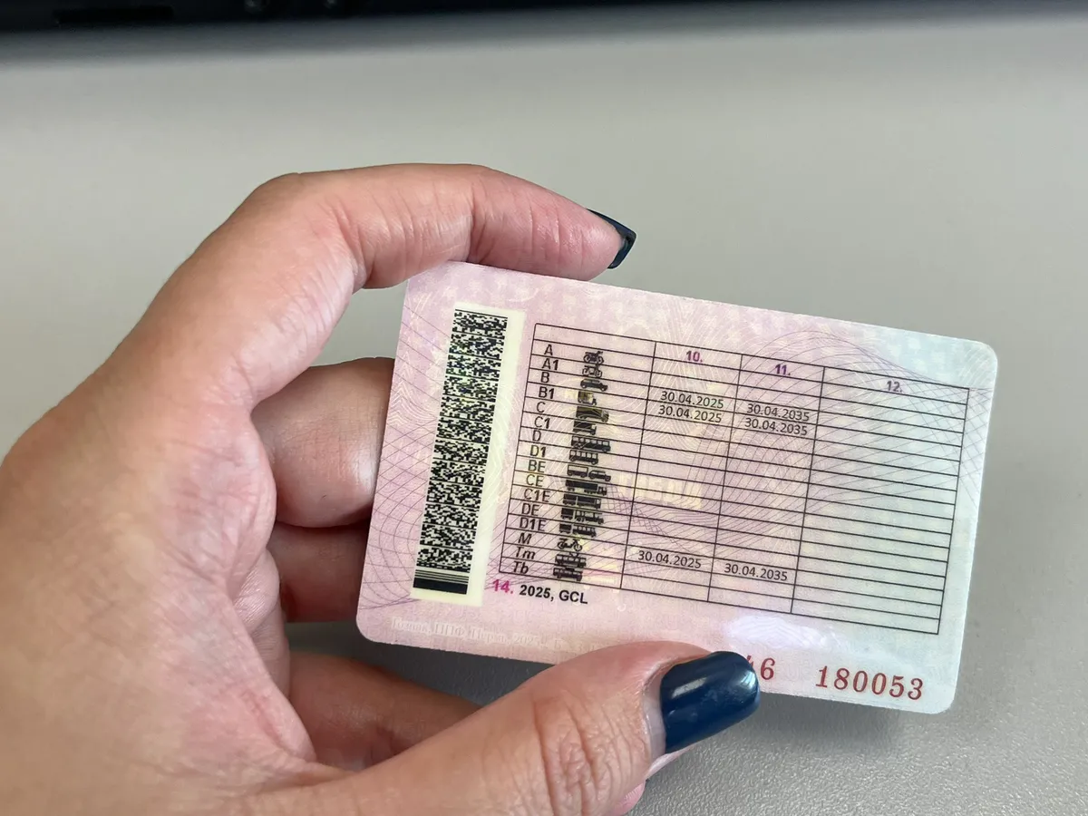 Водители категории "В" смогут получить еще одни права с 15 июля без экзамена - потребуется 1 справка