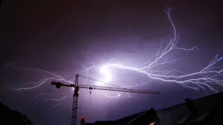 Не прячьте теплые вещи: ветер, грозы и заморозки до -4, Вильфанд дал прогноз на начало лета