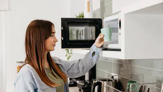 12 продуктов, которые превращаются в яд при повторном нагревании: вас ожидают неприятные сюрпризы