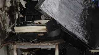 На улице Бирюзова пожар в квартире вызвал неисправный холодильник