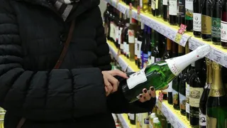 Что только не придумают: в России предложили ограничить продажу алкоголя в новогодние праздники