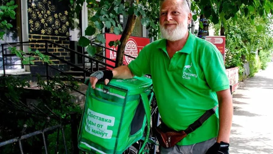 Плюс четыре пенсии сверху: пенсионеры подались в курьеры