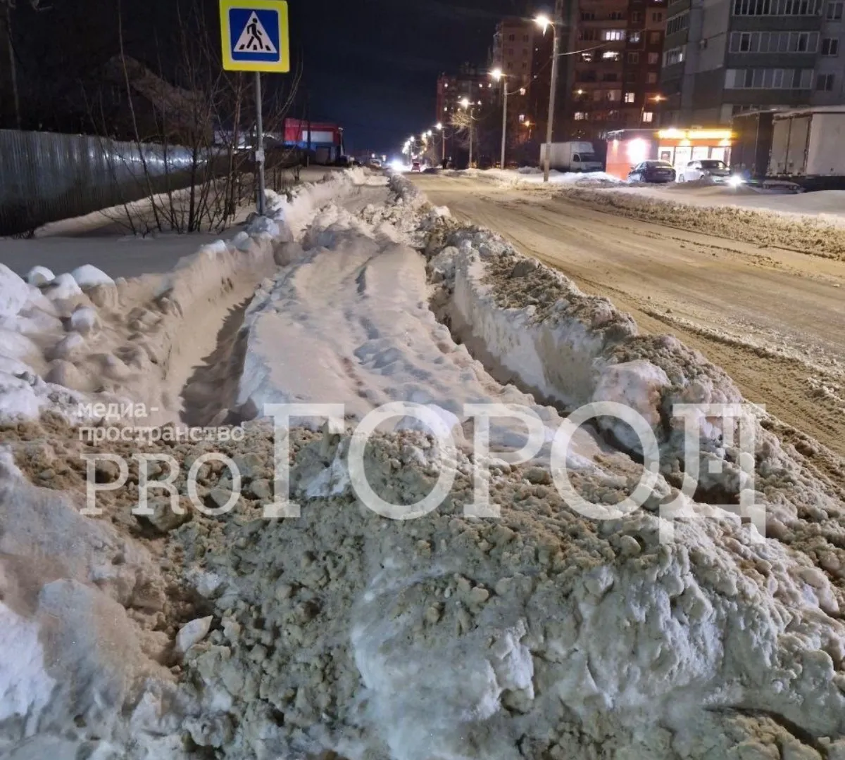 «Скорую толкали всей деревней»: жительница Подгорья пожаловалась на разбитую дорогу
