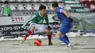 Футболисты «Нефтехимика» одержали третью победу подряд 