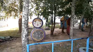 Пеньки, разруха и неваляшки - как выглядят самые колоритные дворы Рязани