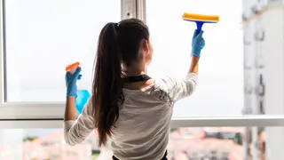 Квартира наполнится ароматным запахом: как освежить воздух в доме во время уборки — самые простые методы