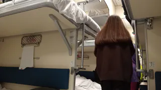 «Верните мое место!»: пассажиры сели на нижнюю полку, пока женщина отошла в туалет
