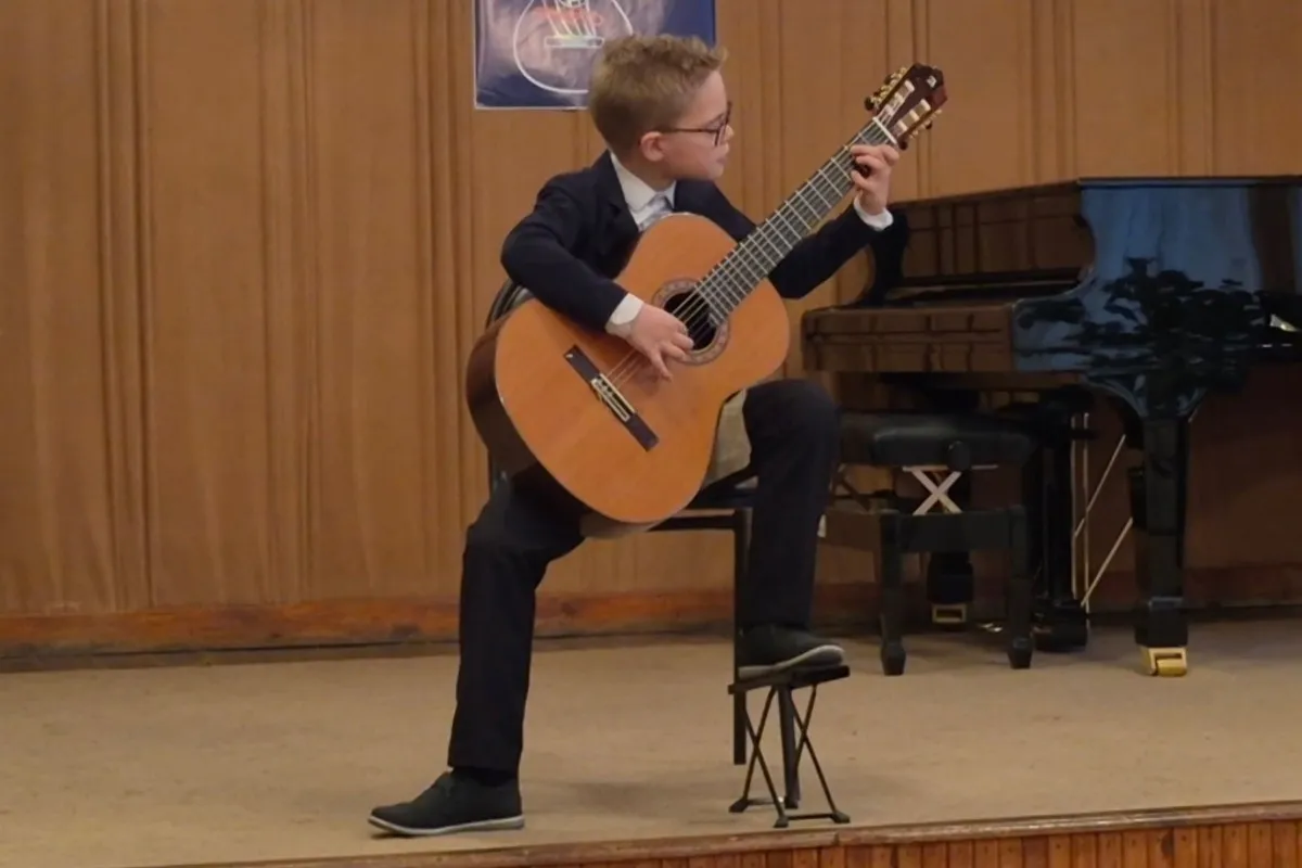 Юные владимирские гитаристы взяли награды областного конкурса «Радужные струны»