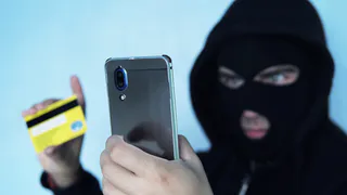 Телефонные мошенники украли у нижнекамки 12 000 рублей