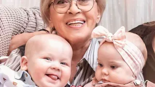 Алиса Бруновна Фрейндлих с правнуками