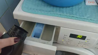 Ушлая прачка раскрыла секрет - вот как почистить стиралку за копейки. Налет и накипь отваливаются кусками