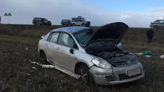 В Ухоловском районе "Ниссан" оказался в кювете