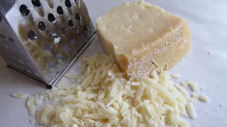 Заточила терку проверенным способом за 3 минуты - жаль, раньше об этом не знала