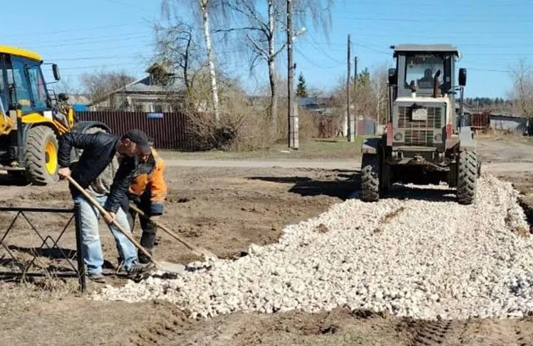 В Киржачском районе начали благоустройство подъезда к памятнику павшим воинам