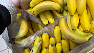 Для чего продавцы в "Магните" и "Пятёрочке" забирают себе маленькие незаметные пакетики из ящиков с бананами