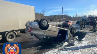 В Нижнекамске Тойота Королла перевернулась в районе БСИ