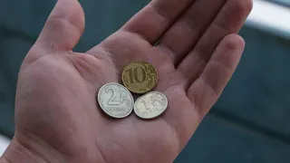 Приметы и запреты на 7 сентября: нельзя звенеть монетами в карманах