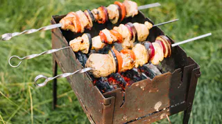 Шашлык из свинины будет таять во рту: необычный рецепт маринада, который творит просто чудеса