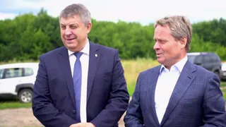 Александр Богомаз посетил современную лабораторию в Почепском районе