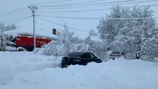 Жители Лунинского района продолжают бороться с нерасчищенными дорогами